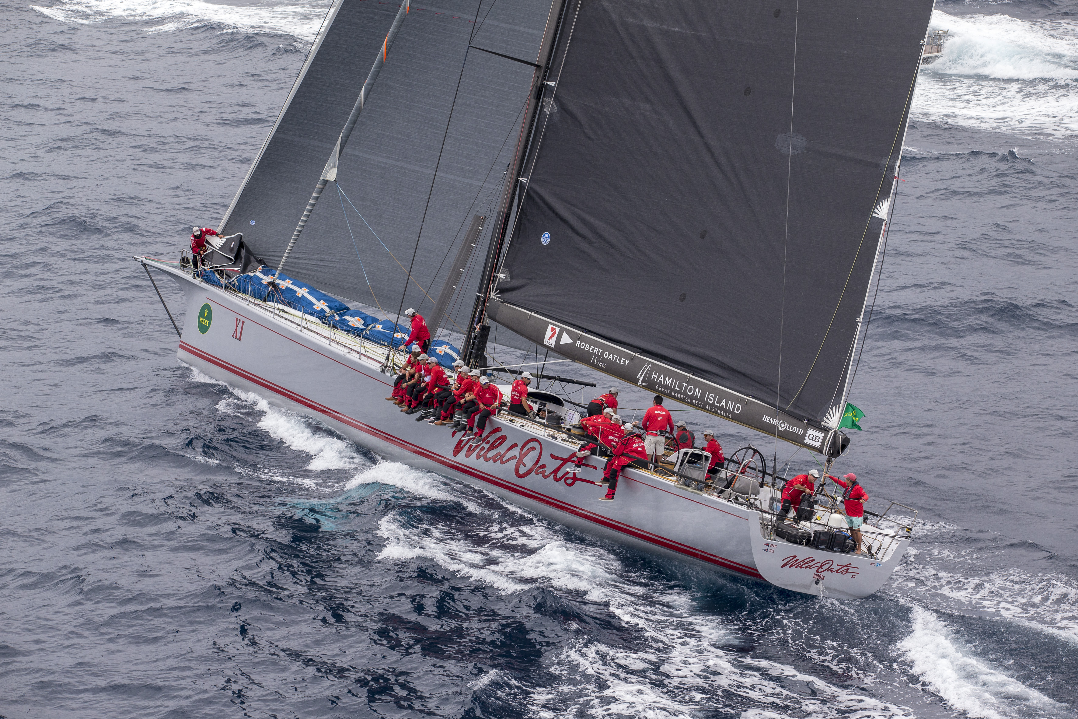 where does the sydney to hobart yacht race finish